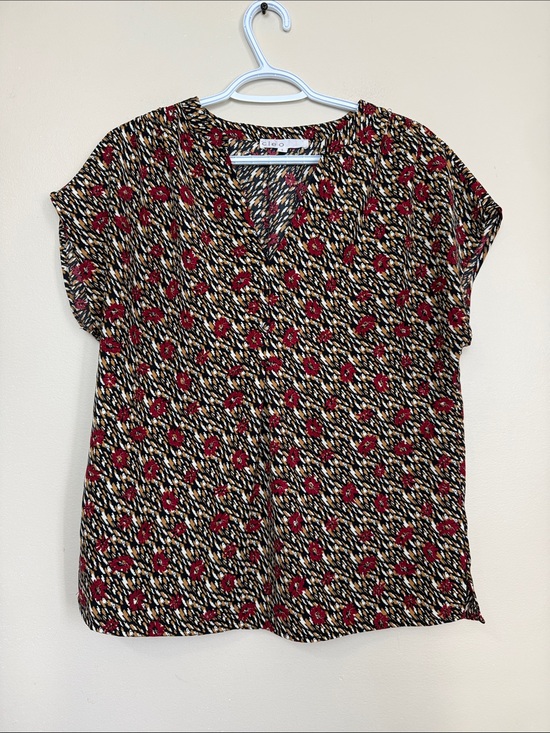 cleo Tops - cleo Floral V-Neck Short Sleeve Blouse size M